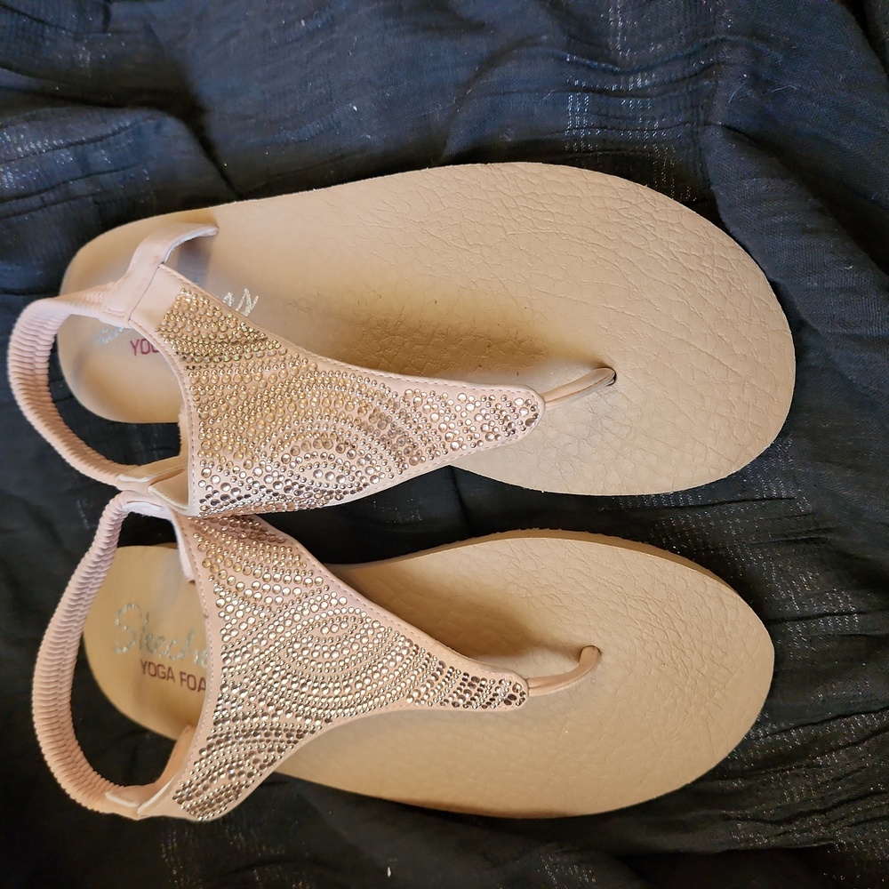 Sketchers Yoga Foam Blush- Flat Sandal Size 10 Med